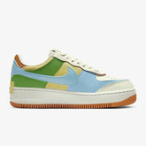 حذاء Nike Air Force 1 Low متعدد الألوان بتصميم مرقع عصري مريح للشباب، مئات من أحذية الأزياء المزخرفة